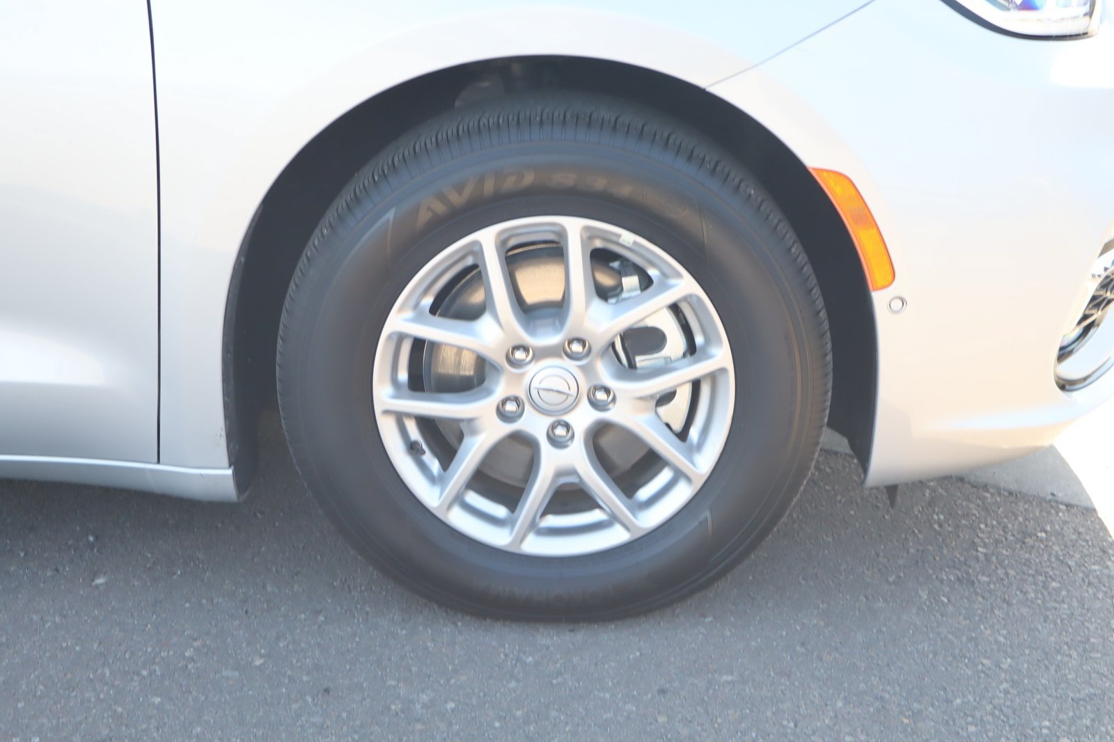 Used 2026 Chrysler Pacifica Select FWD image 10