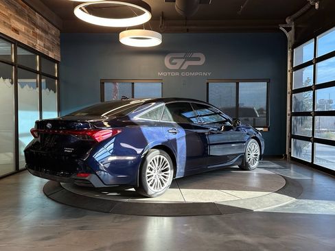 Used 2022 Toyota Avalon Limited w/ Advanced Safety Package FWD image 3