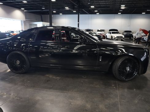 Used 2017 Rolls-Royce Ghost image 8