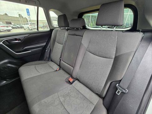 Used 2022 Toyota RAV4 XLE FWD image 16