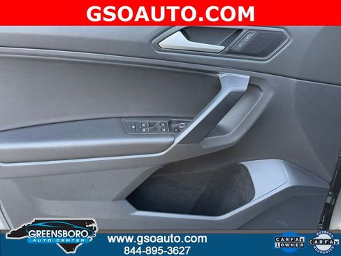 Used 2021 Volkswagen Tiguan SE w/ Panoramic Sunroof Package image 13