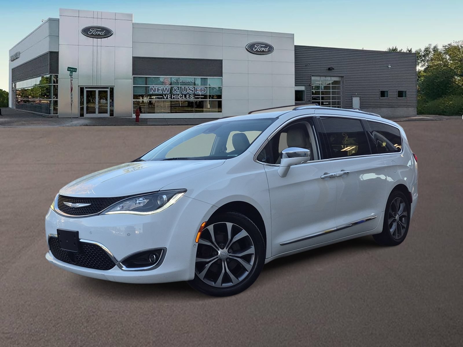 Used 2017 Chrysler Pacifica Limited FWD 360° Tour