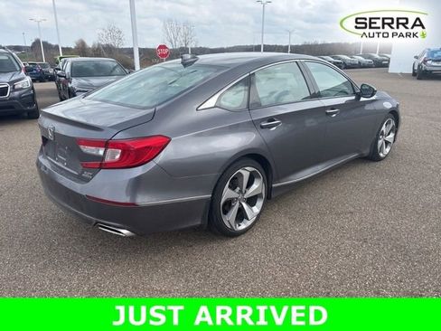 Used 2018 Honda Accord Touring image 3