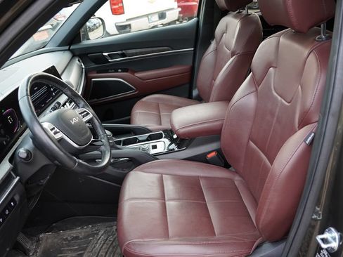 Certified 2024 Kia Telluride EX w/ EX Captain's Chair Package AWD/4WD image 4