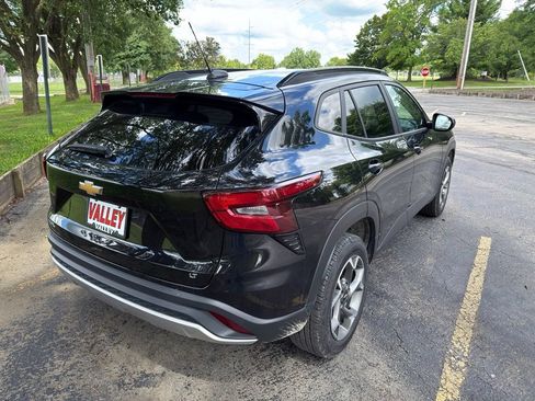 Used 2024 Chevrolet Trax LT w/ LT Convenience Package FWD image 13