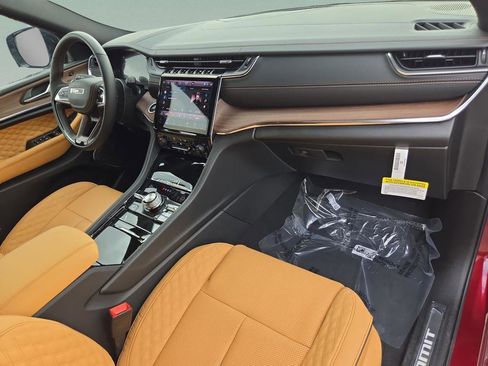 New 2025 Jeep Grand Cherokee L Summit w/ MOPAR Finishing Package AWD/4WD image 30