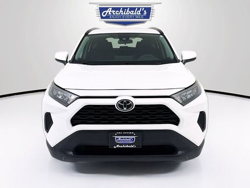 Used 2020 Toyota RAV4 LE image 2