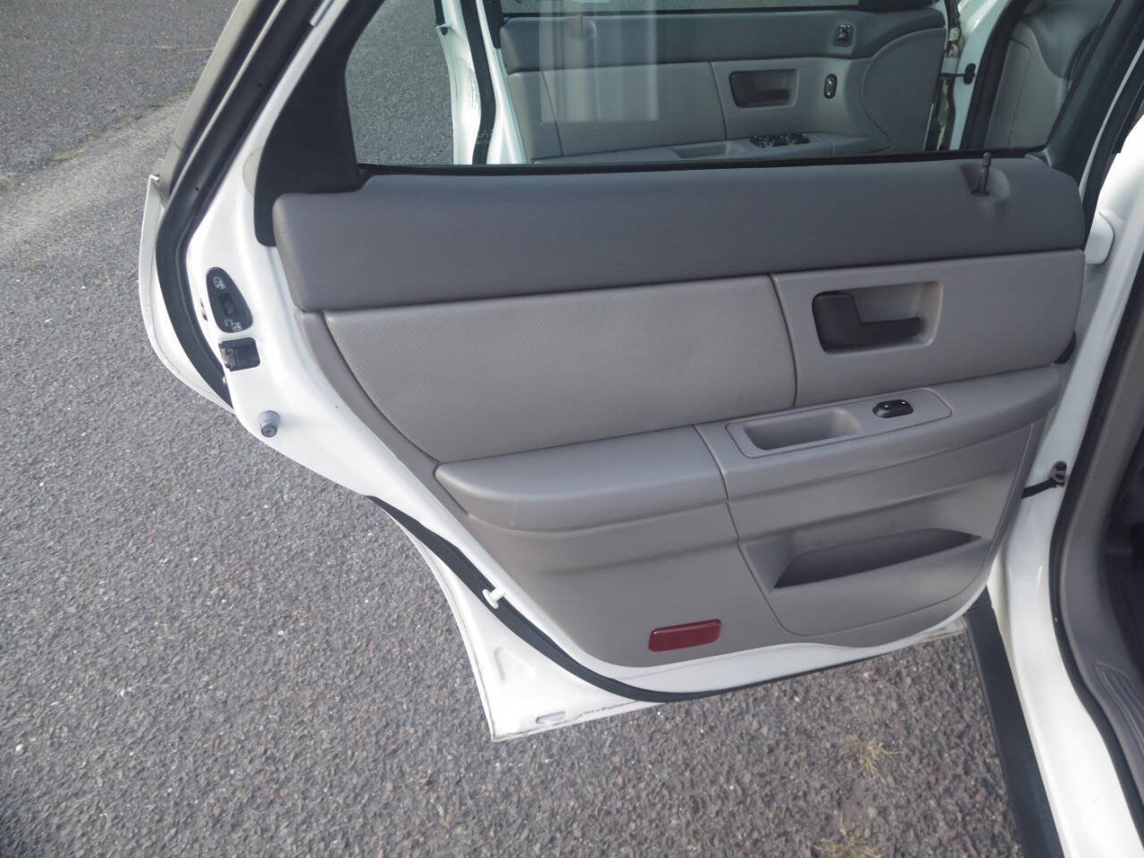 Used 2003 Ford Taurus SES FWD image 35