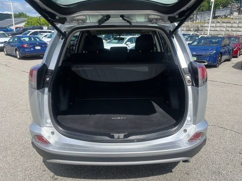 Used 2016 Toyota RAV4 XLE AWD/4WD image 5