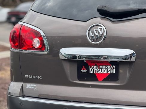 Used 2010 Buick Enclave CXL image 12