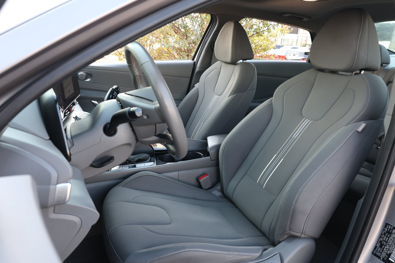 Used 2025 Hyundai Elantra SEL FWD image 29