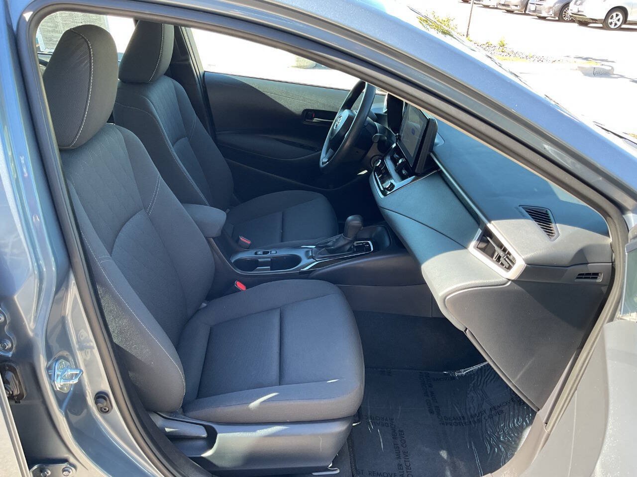 Used 2025 Toyota Corolla LE FWD image 44