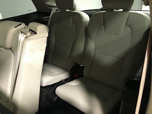 Used 2020 Volvo XC90 T5 Momentum w/ Protection Package Premier FWD image 19