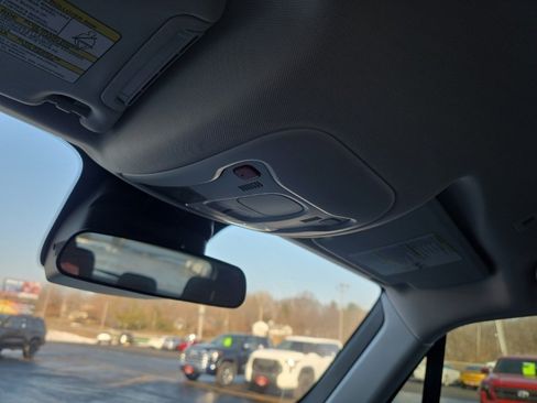 Used 2022 Jeep Renegade Latitude image 28