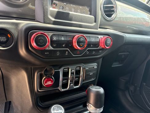 Used 2019 Jeep Wrangler Unlimited Sahara w/ Safety Group AWD/4WD image 21