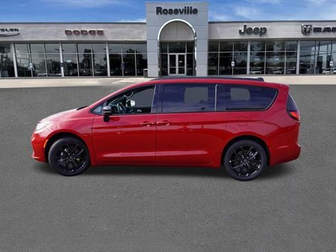 New 2026 Chrysler Pacifica Limited w/ S Appearance Package image 7
