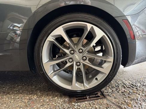 Used 2017 Chevrolet Camaro LT RWD image 10