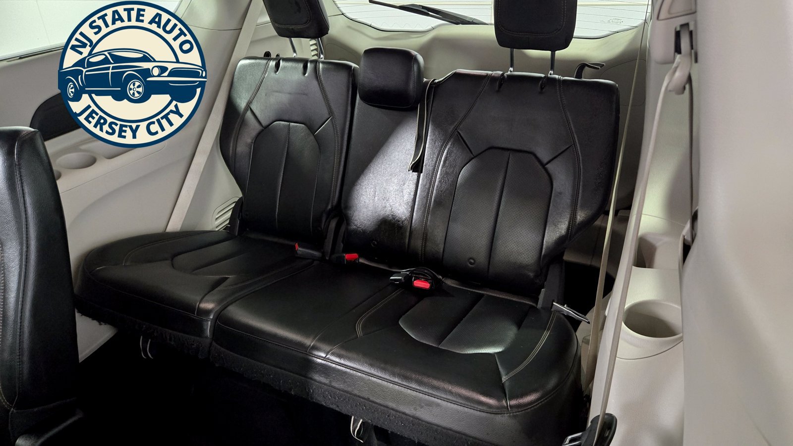 Used 2019 Chrysler Pacifica Touring-L FWD image 28