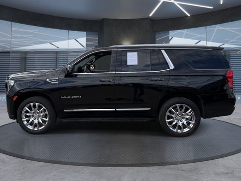 Certified 2022 GMC Yukon SLT w/ SLT Luxury Package AWD/4WD image 3