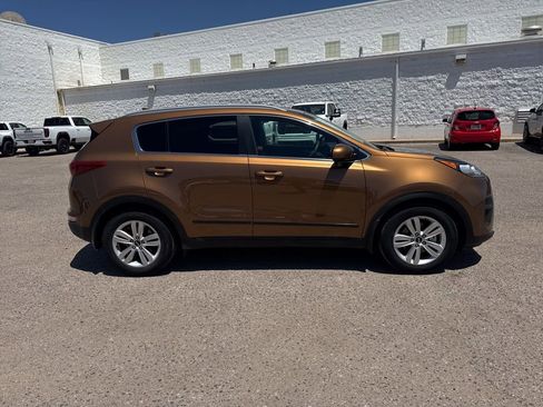 Used 2017 Kia Sportage LX w/ LX Popular Package FWD image 4
