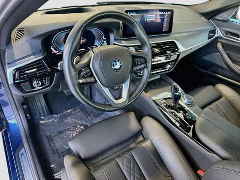 Certified 2023 BMW 530e xDrive w/ Premium Package AWD/4WD image 9