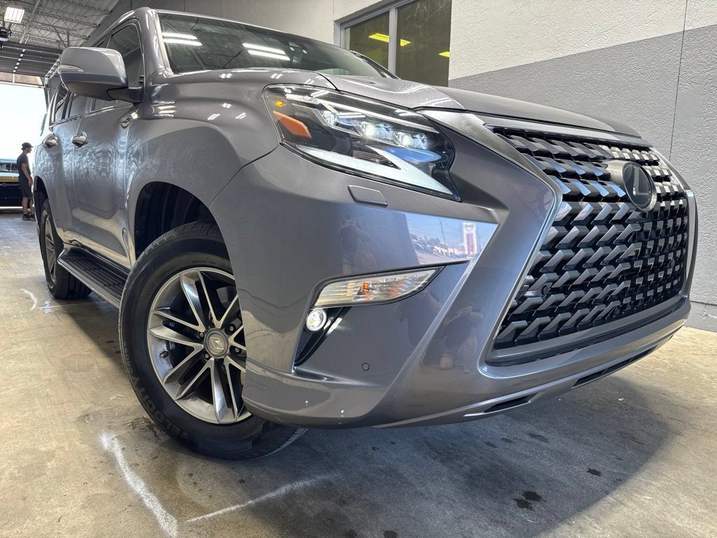 Used 2021 Lexus GX 460 Premium w/ Premium Package AWD/4WD image 2