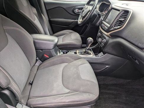 Used 2015 Jeep Cherokee Latitude w/ Comfort/Convenience Group image 19