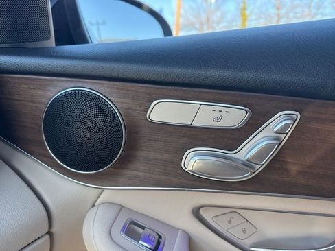 Used 2022 Mercedes-Benz GLC 300 4MATIC image 26