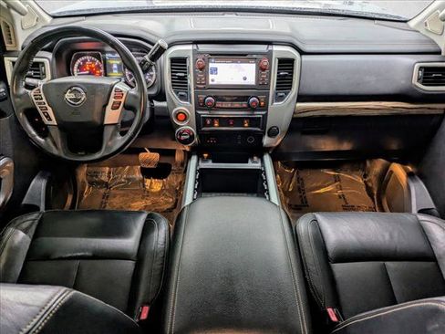 Used 2017 Nissan Titan SL image 16