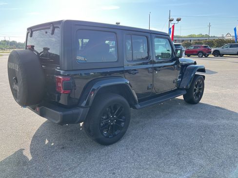 Used 2023 Jeep Wrangler Unlimited Sahara w/ Cold Weather Group image 5