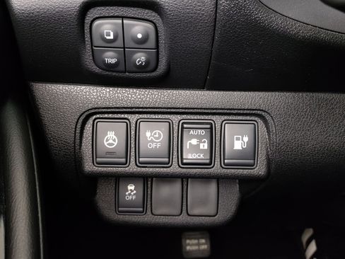 Used 2015 Nissan Leaf SL w/ Premium Package image 19