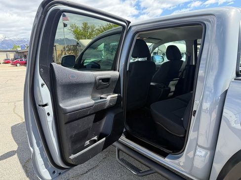 Used 2021 Toyota Tacoma SR5 w/ Trail Edition AWD/4WD image 33