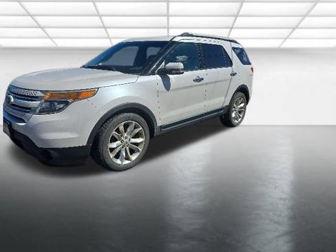 Used 2014 Ford Explorer Limited w/ Equipment Group 301A FWD image 3