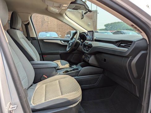 Used 2020 Ford Escape SE image 16