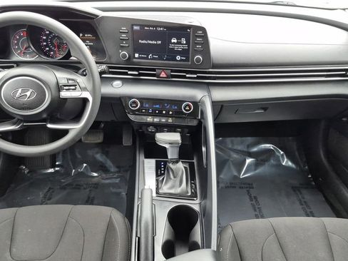 Used 2022 Hyundai Elantra SEL image 14