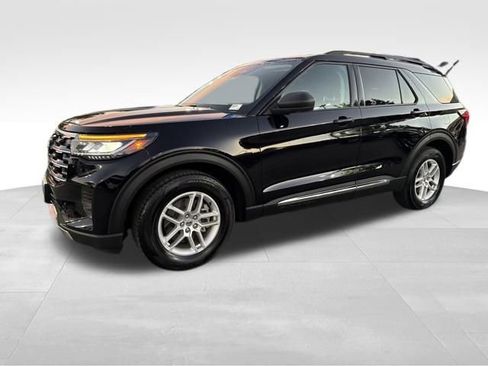 Used 2025 Ford Explorer Active image 1