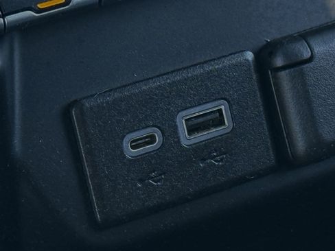 Used 2023 Chevrolet Silverado 1500 Custom image 18