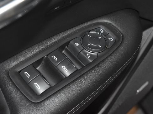 Used 2020 Cadillac XT5 Premium Luxury FWD image 6