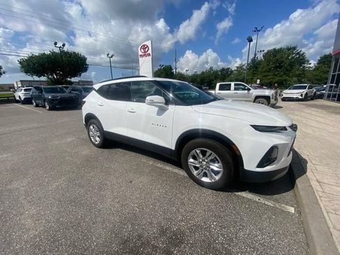 Used 2021 Chevrolet Blazer LT FWD image 2