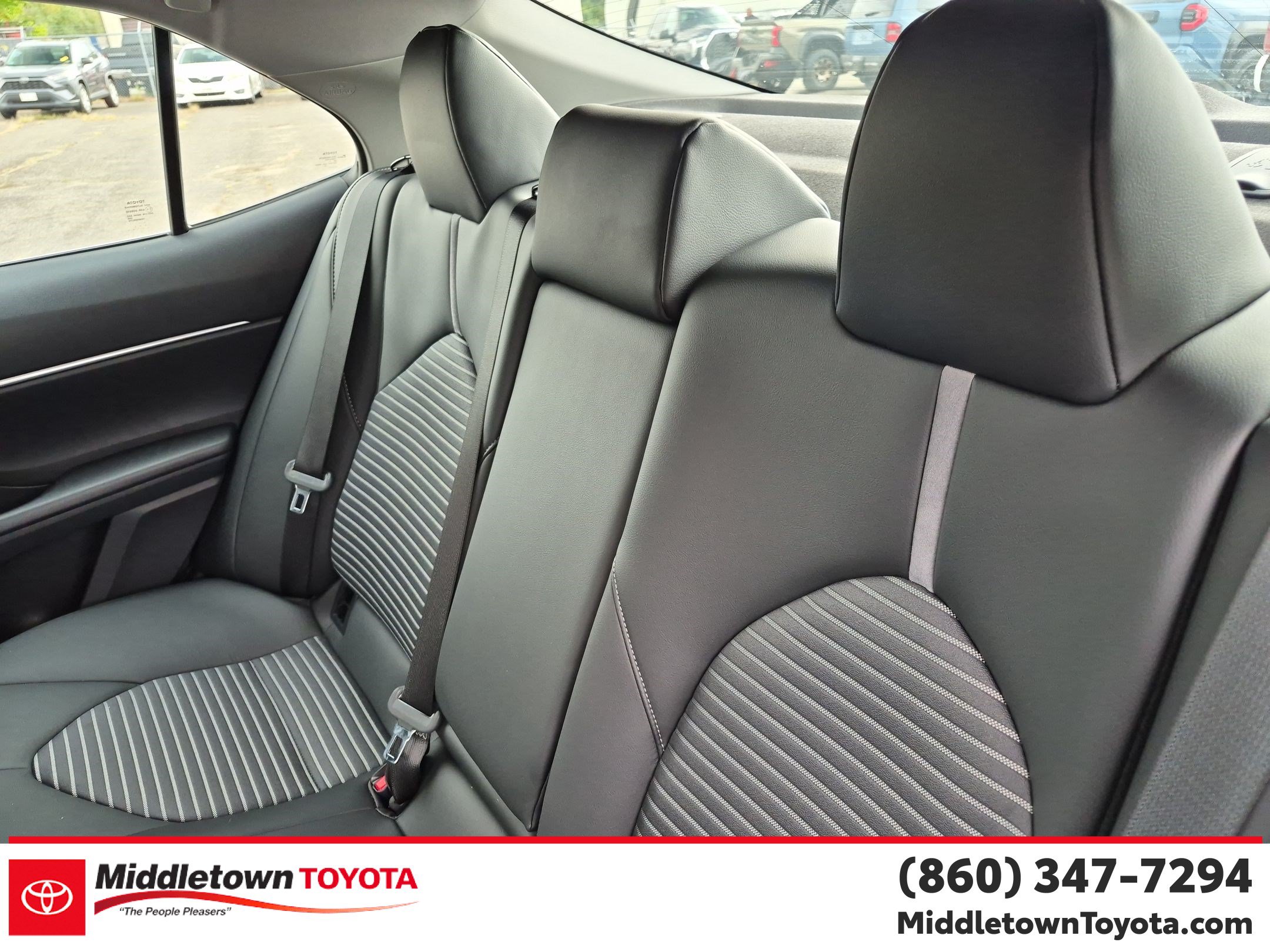 Used 2024 Toyota Camry SE w/ Cold Weather Package FWD image 32