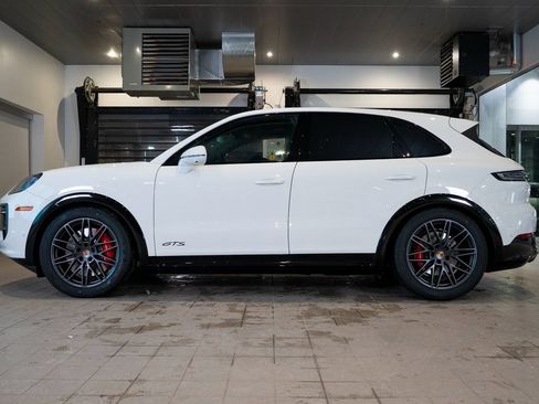 New 2026 Porsche Cayenne GTS image 2