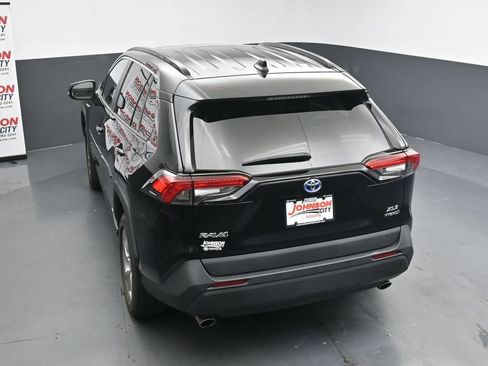 Used 2021 Toyota RAV4 XLE Premium AWD/4WD image 28