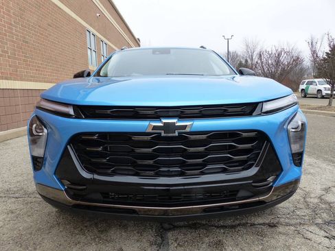 Used 2025 Chevrolet Trax ACTIV w/ Sunroof Package FWD image 12