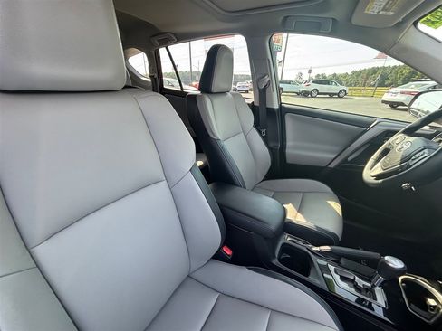 Used 2018 Toyota RAV4 Limited w/ Advanced Technology Package FWD image 29