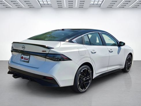 New 2026 Nissan Sentra SR w/ Floor Mat Package FWD image 4