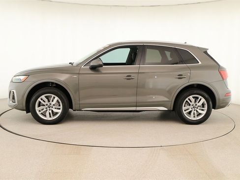 Certified 2023 Audi Q5 2.0T Premium w/ Convenience Package image 2