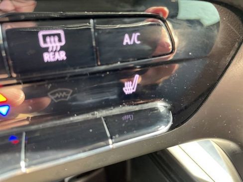 Used 2023 Buick Envision Essence FWD image 25