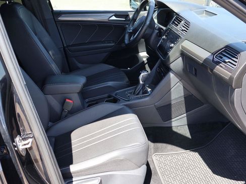 Used 2023 Volkswagen Tiguan SE R-Line FWD image 17