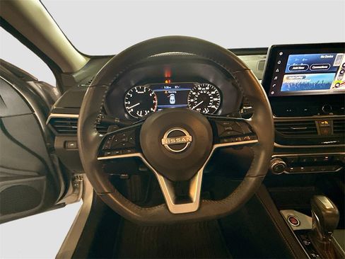 Used 2024 Nissan Altima 2.5 SR w/ SR Premium Package image 11