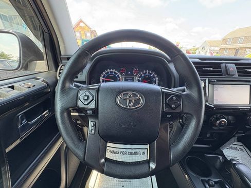 Used 2019 Toyota 4Runner TRD Off-Road Premium AWD/4WD image 19